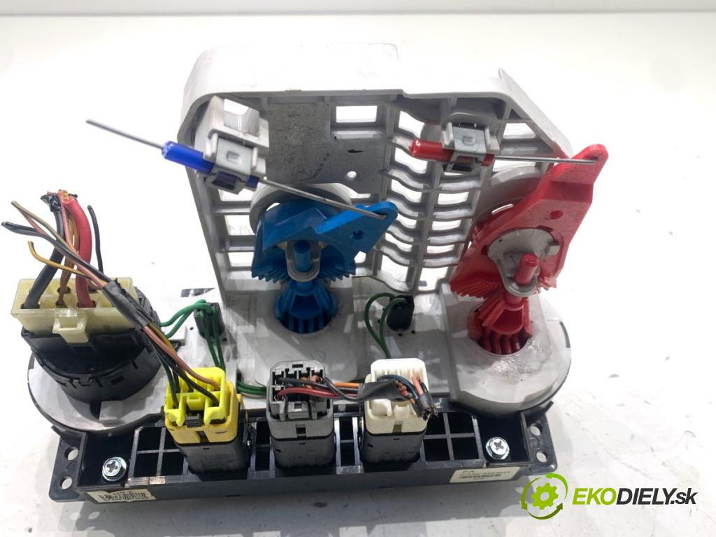 HYUNDAI i10 liftback 2008 49 kW 1.1 1086 Panel ovládaní topení 97250-0X0304X (Páčky pod volantem)