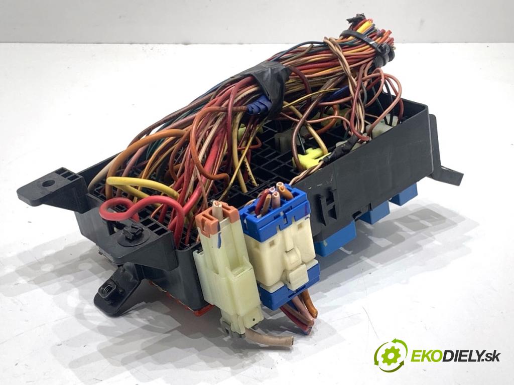 HYUNDAI i10 liftback 2008 49 kW 1.1 1086 skříňka poistková 91950-0X000 (Pojistková skříňka)