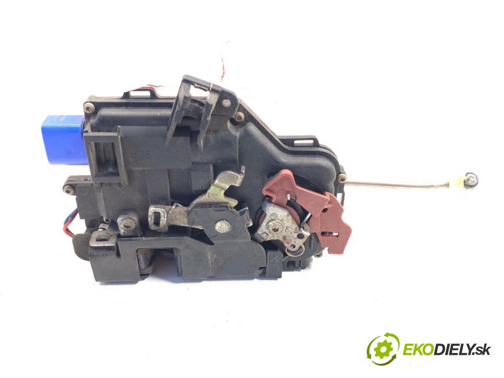 AUDI A3 8P liftback 2004 75 kW 1.6 1595 zámok Dvere pravy predný