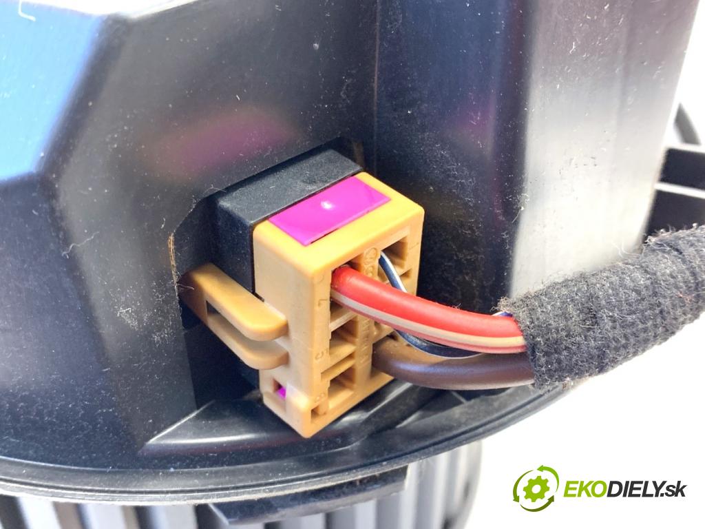 AUDI A3 8P liftback 2004 75 kW 1.6 1595 ventilátor kúrenia 1K1820015