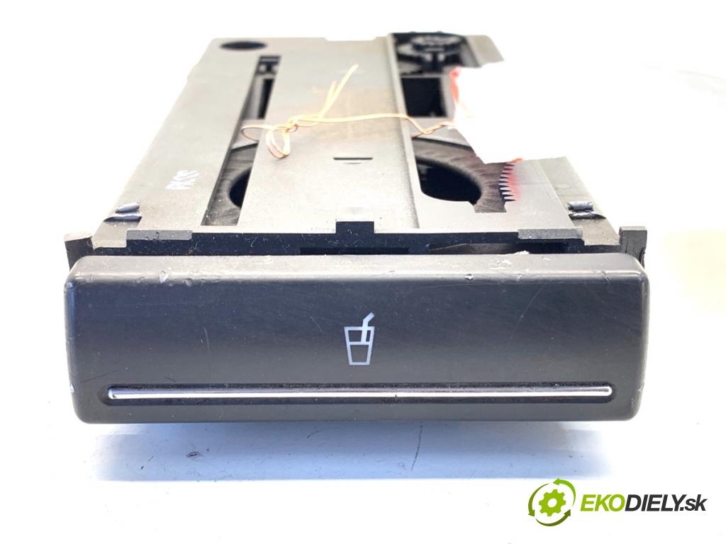 AUDI A3 8P liftback 2004 75 kW 1.6 1595 Držiak na nápoje 8P0862534B (Držiak (úchyt) na nápoje)