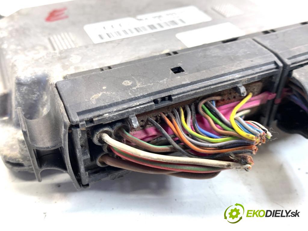 AUDI A3 8P liftback 2004 75 kW 1.6 1595 riadiaca jednotka Motor 06A906033DT (Riadiaca jednotka)