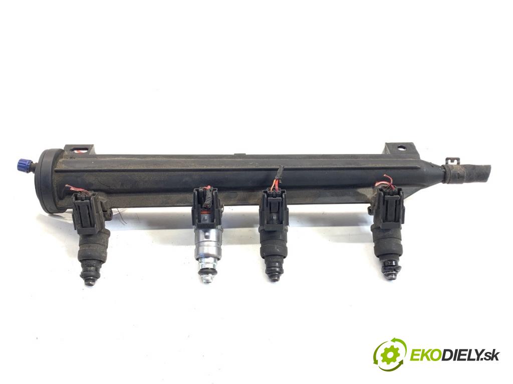 AUDI A3 8P liftback 2004 75 kW 1.6 1595 Lišta vstrekovacia  (Vstrekovacia lišta)