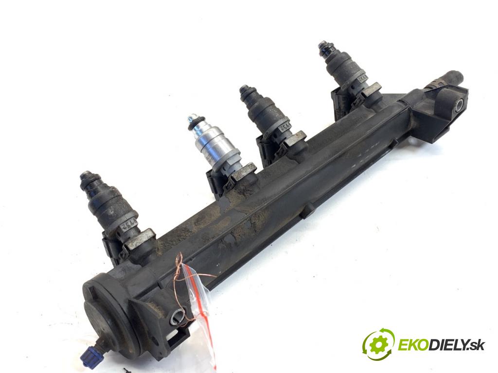 AUDI A3 8P liftback 2004 75 kW 1.6 1595 Lišta vstrekovacia  (Vstrekovacia lišta)