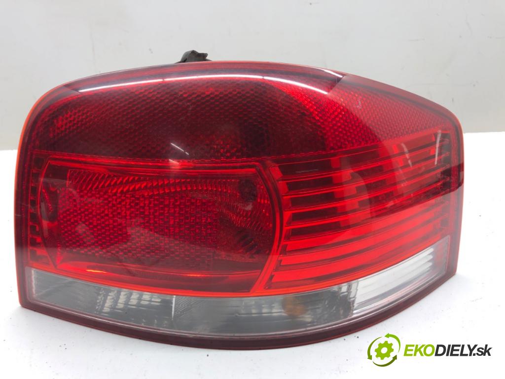 AUDI A3 8P liftback 2004 75 kW 1.6 1595 Svetlo pravy zad 8P0945096