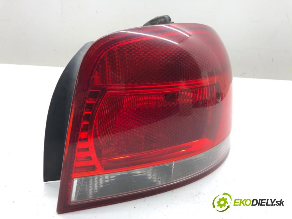 AUDI A3 8P liftback 2004 75 kW 1.6 1595 Svetlo pravy zad 8P0945096