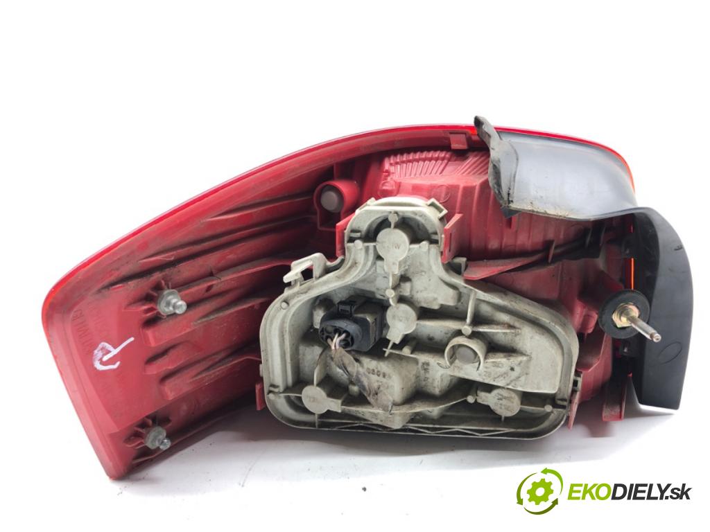 AUDI A3 8P liftback 2004 75 kW 1.6 1595 Svetlo pravy zad 8P0945096