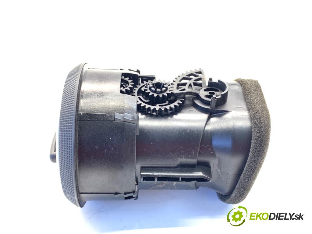 AUDI A3 8P liftback 2004 75 kW 1.6 1595 mří topení pravý přední část 8P0820901A