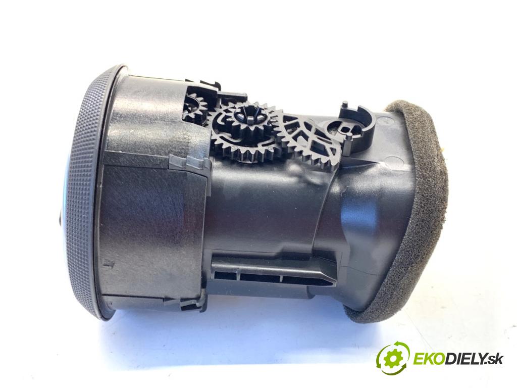 AUDI A3 8P liftback 2004 75 kW 1.6 1595 Mriežky kúrenia ľavy predný 8P0820901A