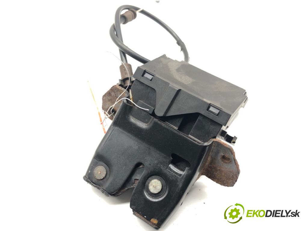 MERCEDES-BENZ W203 sedan 2001 85 kW C 200 CDI (203.004) 2148 zámok dverí zad A2037500184