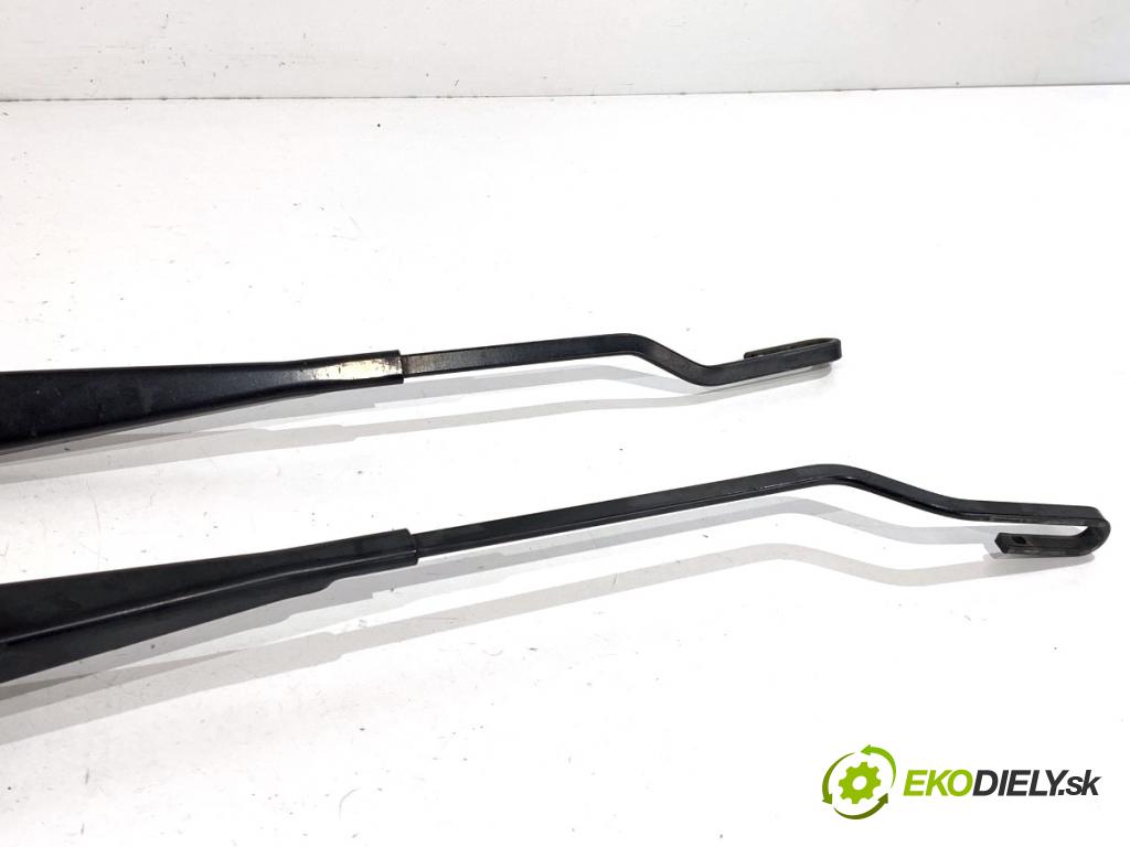 MERCEDES-BENZ W203 sedan 2001 85 kW C 200 CDI (203.004) 2148 Rameno stierače predný A2038200544 A2038201944