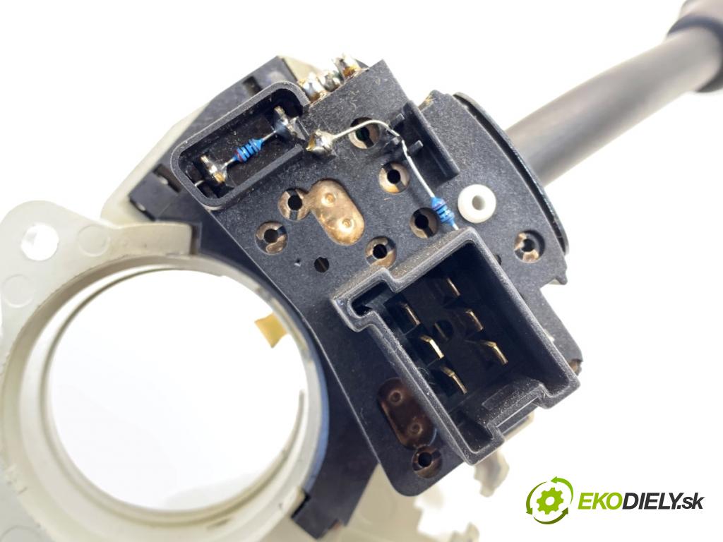 MERCEDES-BENZ W203 sedan 2001 85 kW C 200 CDI (203.004) 2148 přepínač kombinovaný 2035450010 (Páčky pod volantem)