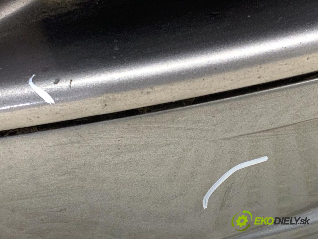 VW GOLF V liftback 2006 75 kW 1.6 1595 Nárazník predný  (Kľučka dverí ostatné)