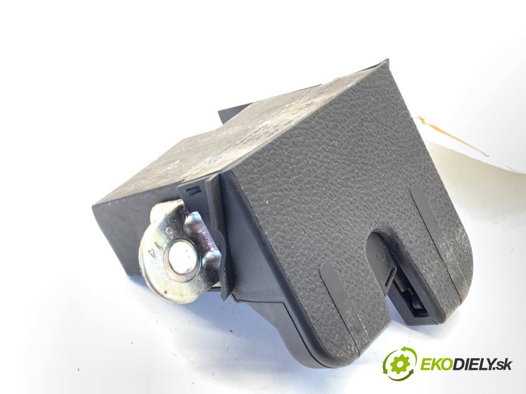 VW GOLF V liftback 2006 75 kW 1.6 1595 zámok dverí zad 3C9827645A