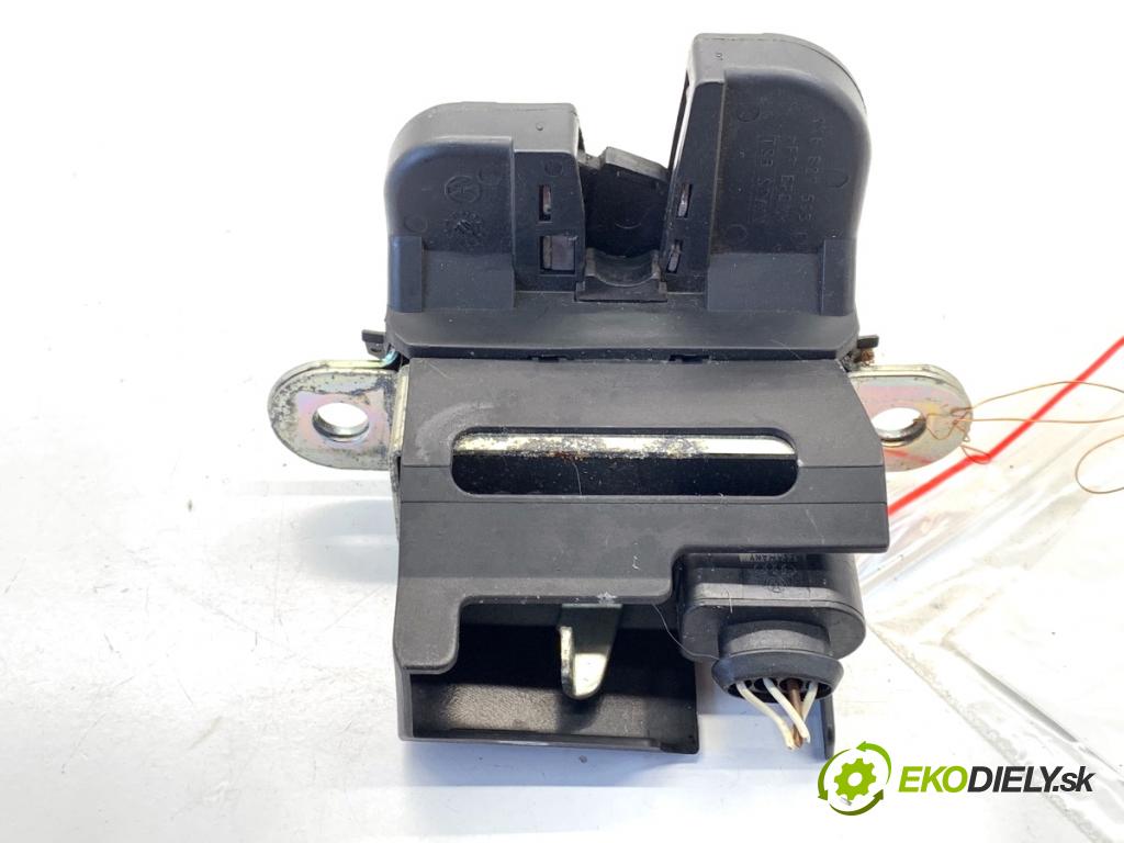 VW GOLF V liftback 2006 75 kW 1.6 1595 zámok dverí zad 3C9827645A