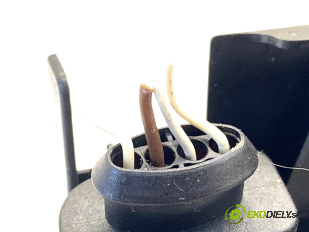 VW GOLF V liftback 2006 75 kW 1.6 1595 zámok dverí zad 3C9827645A