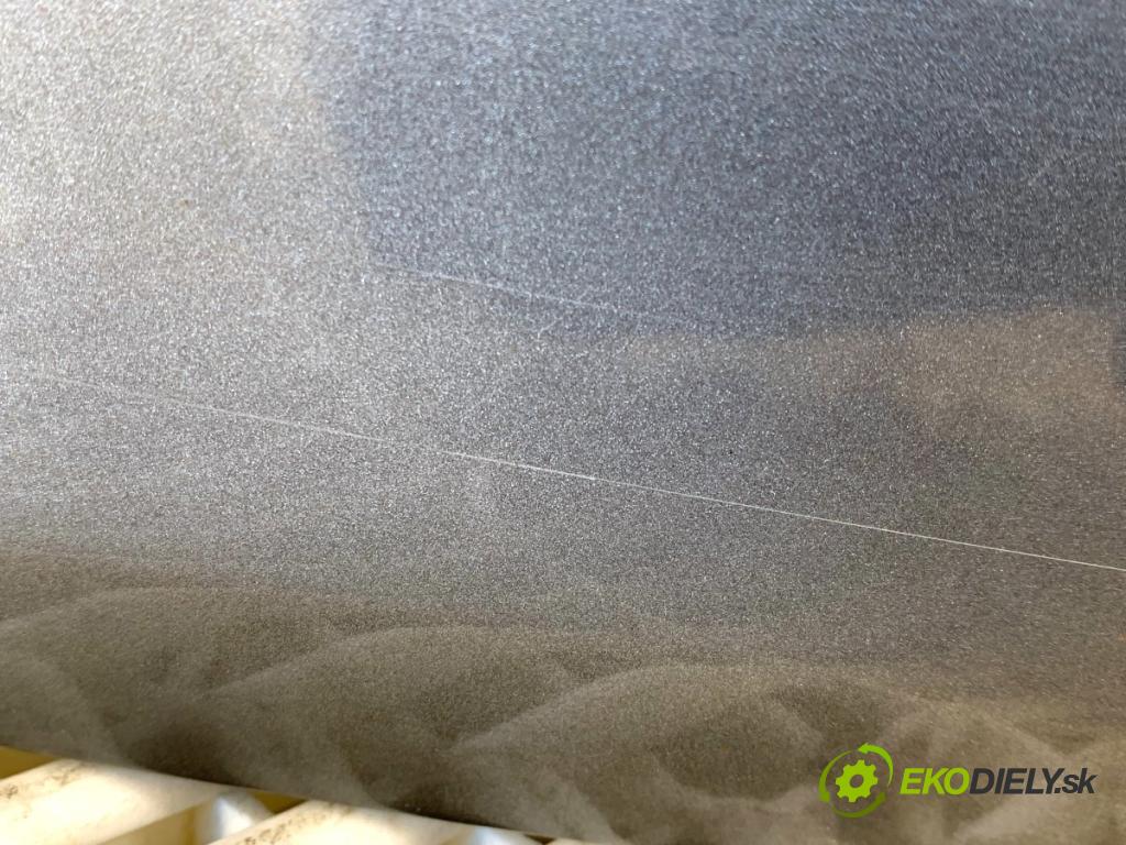 VW GOLF V liftback 2006 75 kW 1.6 1595 kapota zad