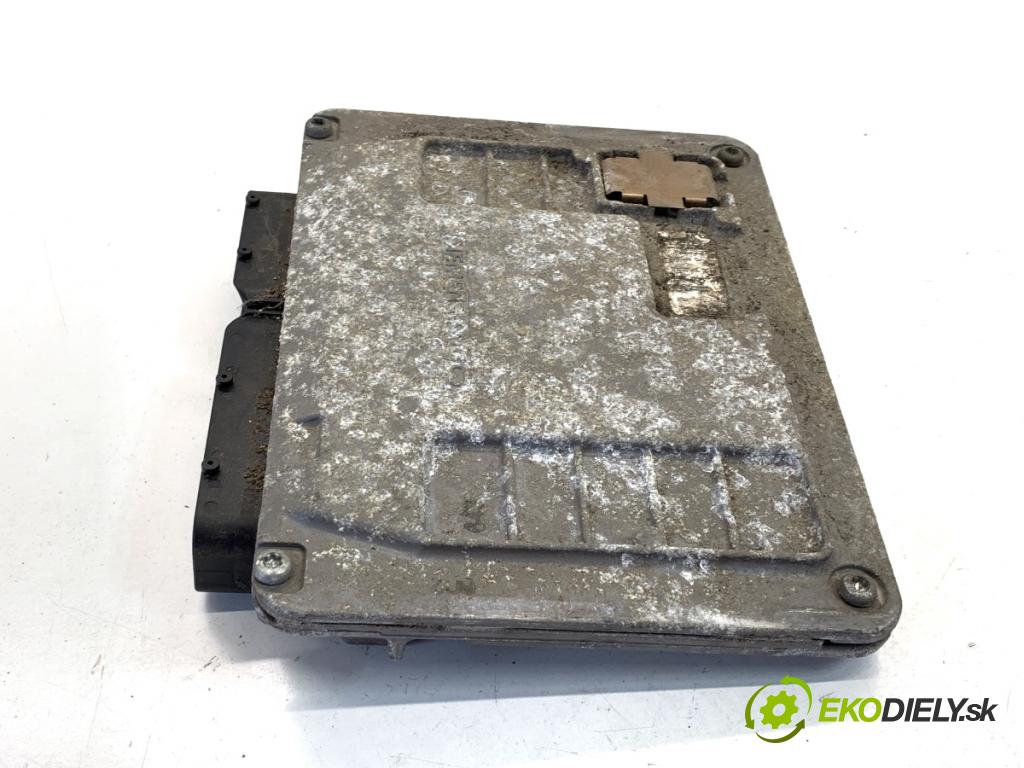 VW GOLF V liftback 2006 75 kW 1.6 1595 řídící jednotka motora  (Řídicí jednotka)
