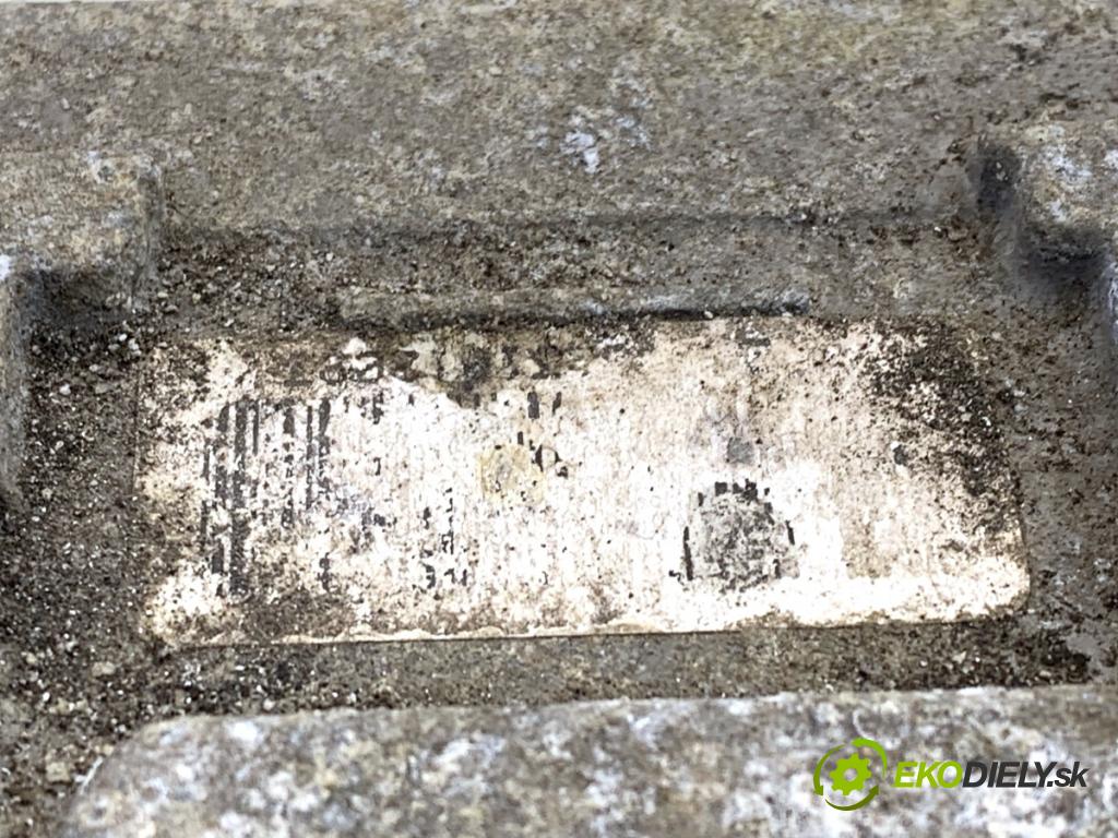 VW GOLF V liftback 2006 75 kW 1.6 1595 řídící jednotka motora  (Řídicí jednotka)