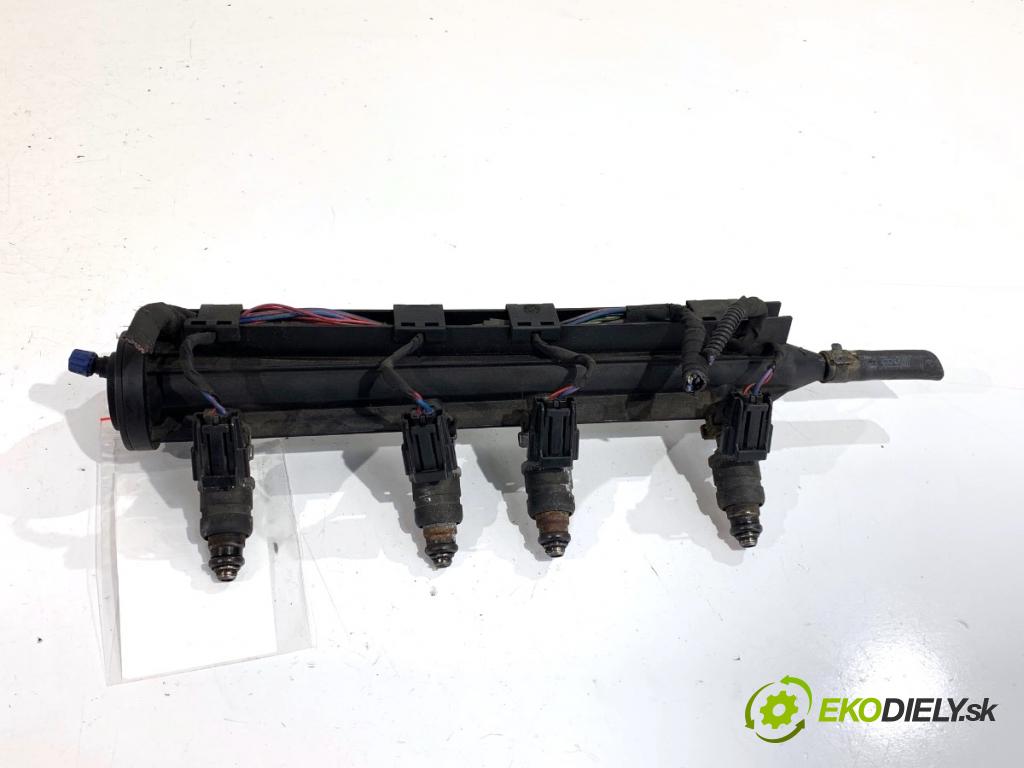 VW GOLF V liftback 2006 75 kW 1.6 1595 lišta vstřikovací 06A133317AS (Vstřikovací lišta)