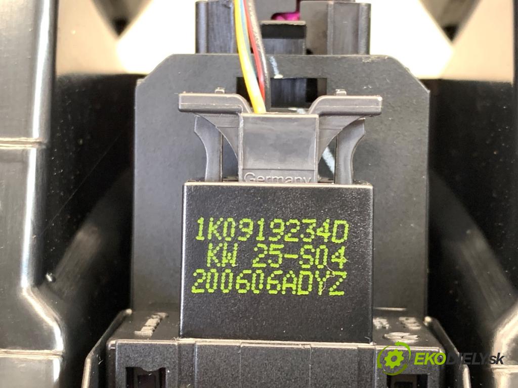 VW GOLF V liftback 2006 75 kW 1.6 1595 Mriežky kúrenia predný stredna 1K0819735C