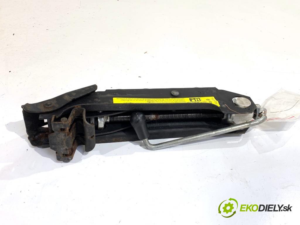 VW GOLF V liftback 2006 75 kW 1.6 1595 ZVEDÁK: - Mechanizmus 1K0011031J