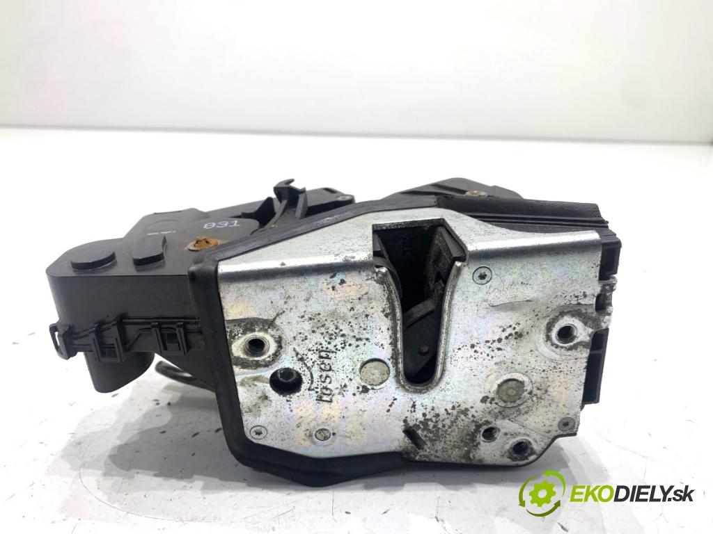 BMW E46 Kombi 2000 87 kW 318 i 1895 zámok dveře levý přední část 