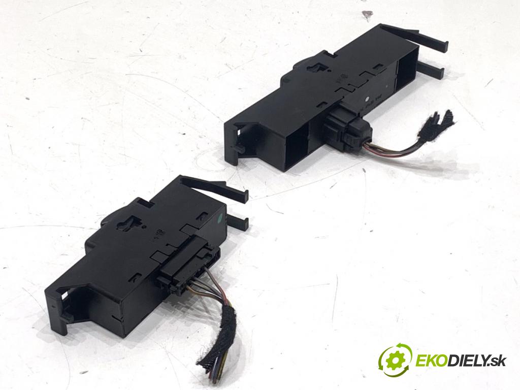 BMW E46 Kombi 2000 87 kW 318 i 1895 Prepínač okien 8381511 8381510 (Prepínacie páčky pod volantom)