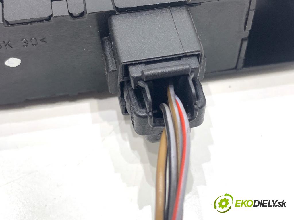 BMW E46 Kombi 2000 87 kW 318 i 1895 Prepínač okien 8381511 8381510 (Prepínacie páčky pod volantom)