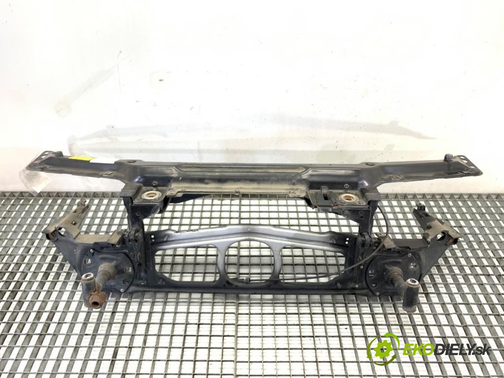 BMW E46 Kombi 2000 87 kW 318 i 1895 držák přední část 8211467 (Přední výztuha)