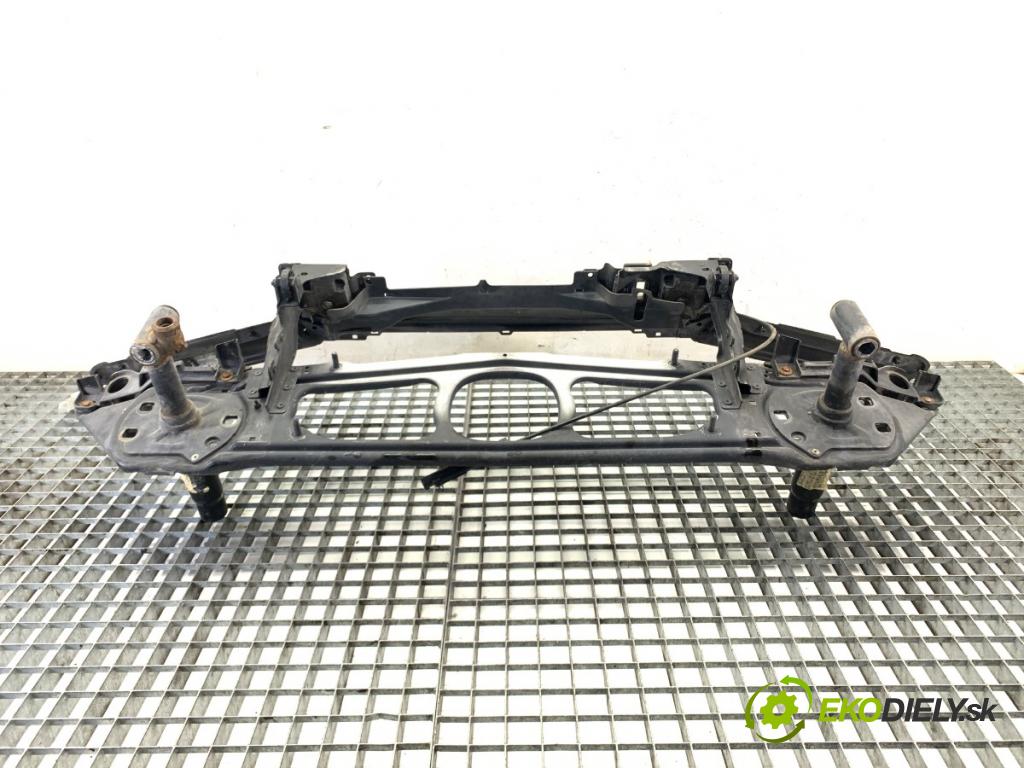 BMW E46 Kombi 2000 87 kW 318 i 1895 držák přední část 8211467 (Přední výztuha)