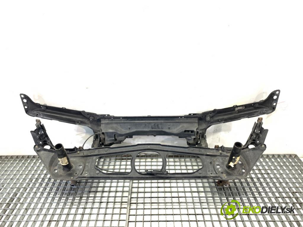 BMW E46 Kombi 2000 87 kW 318 i 1895 držák přední část 8211467 (Přední výztuha)