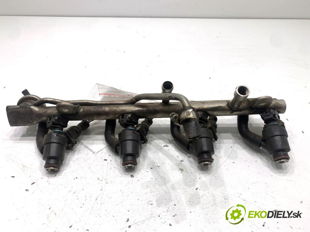 BMW E46 Kombi 2000 87 kW 318 i 1895 lišta vstřikovací  (Vstřikovací lišta)