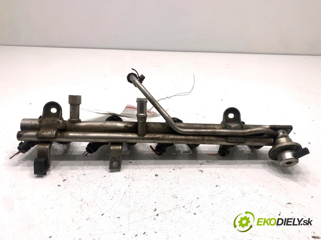 BMW E46 Kombi 2000 87 kW 318 i 1895 Lišta vstrekovacia  (Vstrekovacia lišta)