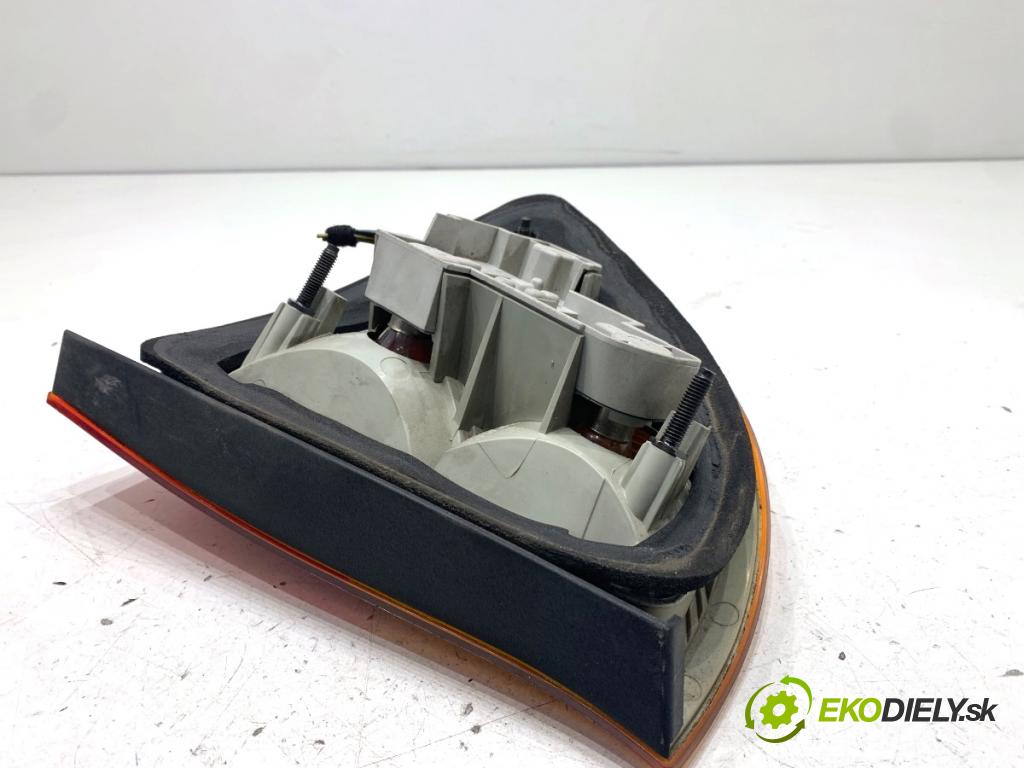 BMW E46 Kombi 2000 87 kW 318 i 1895 Svetlo pravy zad 6905628