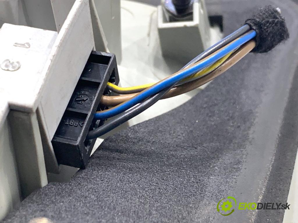 BMW E46 Kombi 2000 87 kW 318 i 1895 Svetlo pravy zad 6905628