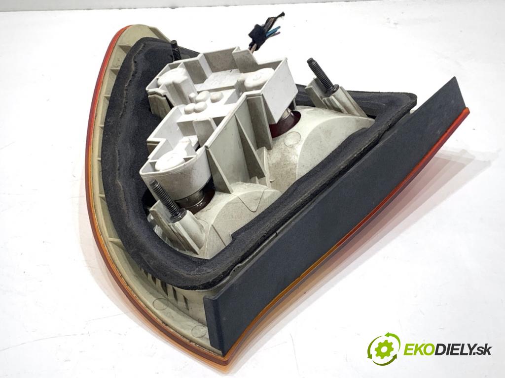 BMW E46 Kombi 2000 87 kW 318 i 1895 Svetlo ľavy zad 6905627