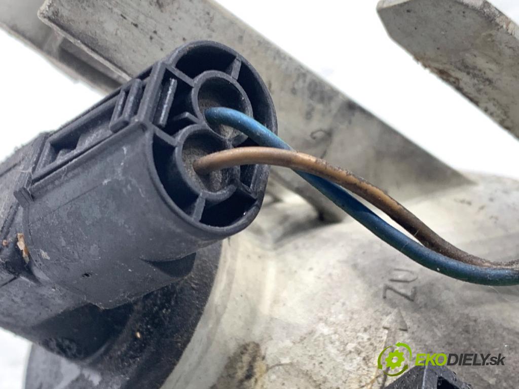 BMW E46 Kombi 2000 87 kW 318 i 1895 Smerovka ľavy predný 1315106140 (Kľučka dverí ostatné)