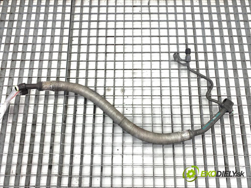 BMW E46 Kombi 2000 87 kW 318 i 1895 rúrka klimatizace 8386000 (Trubka klimatizace)