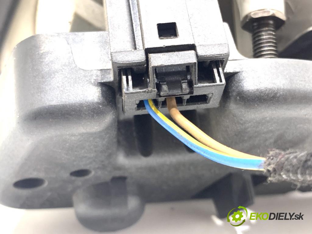 BMW E46 Kombi 2000 87 kW 318 i 1895 světlo zadní část pravá vnitřní 8368760 (Klika dveří ostatní)