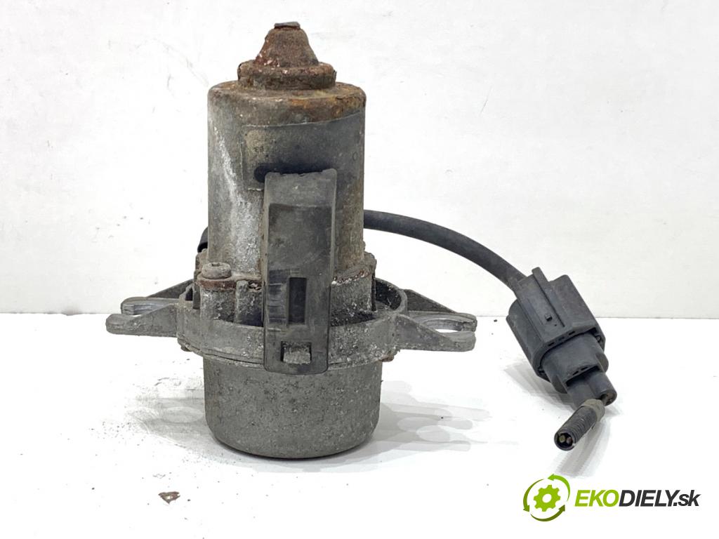 VOLVO V70 I Kombi 2003 121 kW 2.4 2435 Pumpa vákuová 30630398