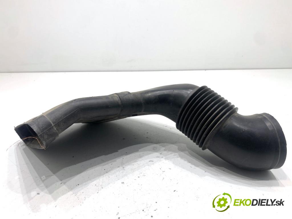 VOLVO V70 I Kombi 2003 121 kW 2.4 2435 Rúra vzduchu 9445144