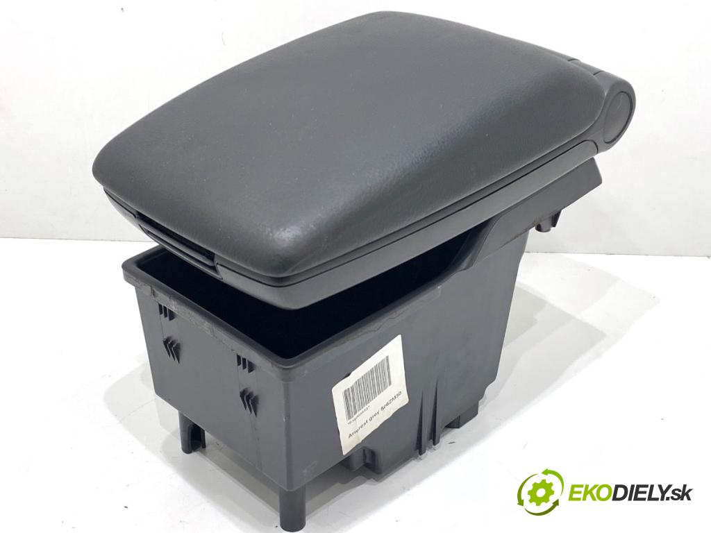 VOLVO V70 I Kombi 2003 121 kW 2.4 2435 loketní opěrka 9204665 (Loketní opěrka)