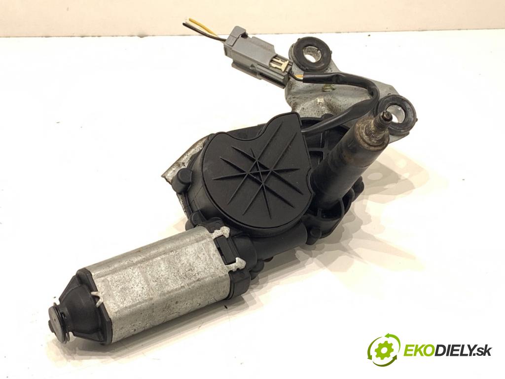 VOLVO V70 I Kombi 2003 121 kW 2.4 2435 Motor stieračov zad 8667188