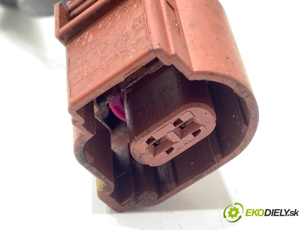 SKODA SUPERB III liftback 2018 110 kW 2.0 TDI 1968 vstrekovač SCR: 04L131113P