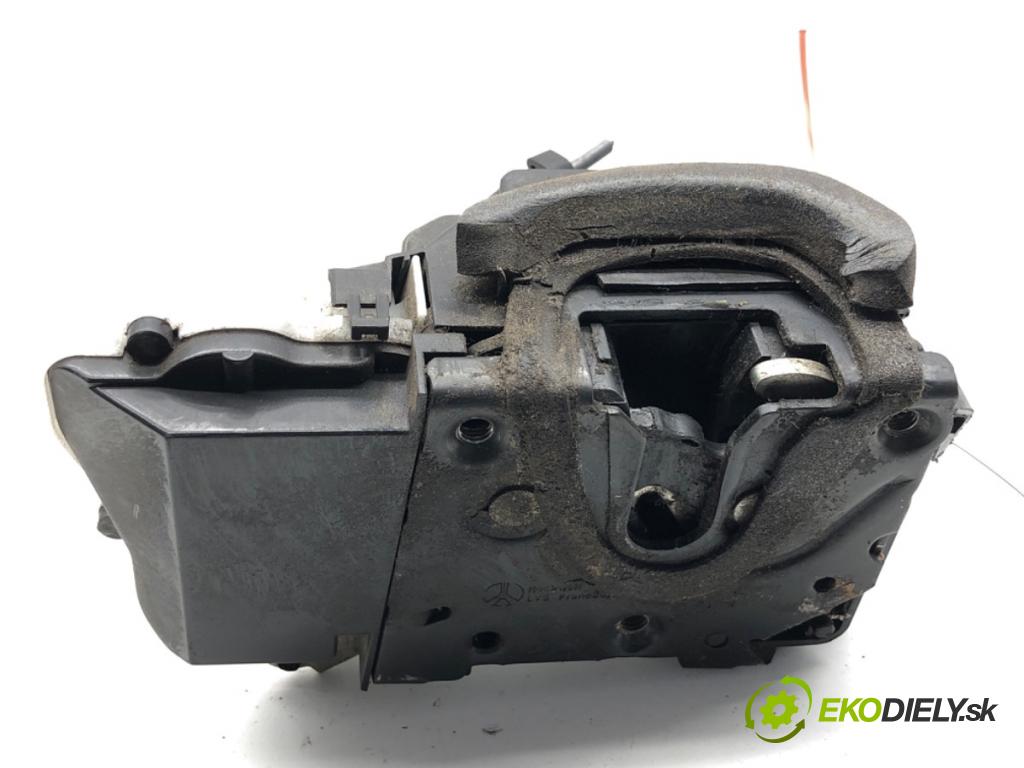 PEUGEOT 607 sedan 2001 98 kW 2.2 HDi 2179 zámok dveře levý přední část 