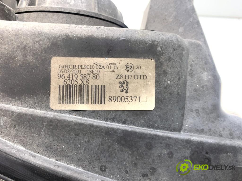 PEUGEOT 607 sedan 2001 98 kW 2.2 HDi 2179 světlomet pravý přední část 9641958780