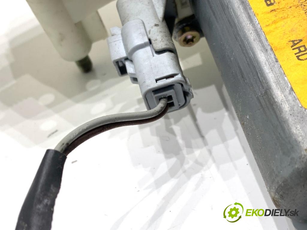 PEUGEOT 607 sedan 2001 98 kW 2.2 HDi 2179 mechanismus okna pravý zadní část 9629156480