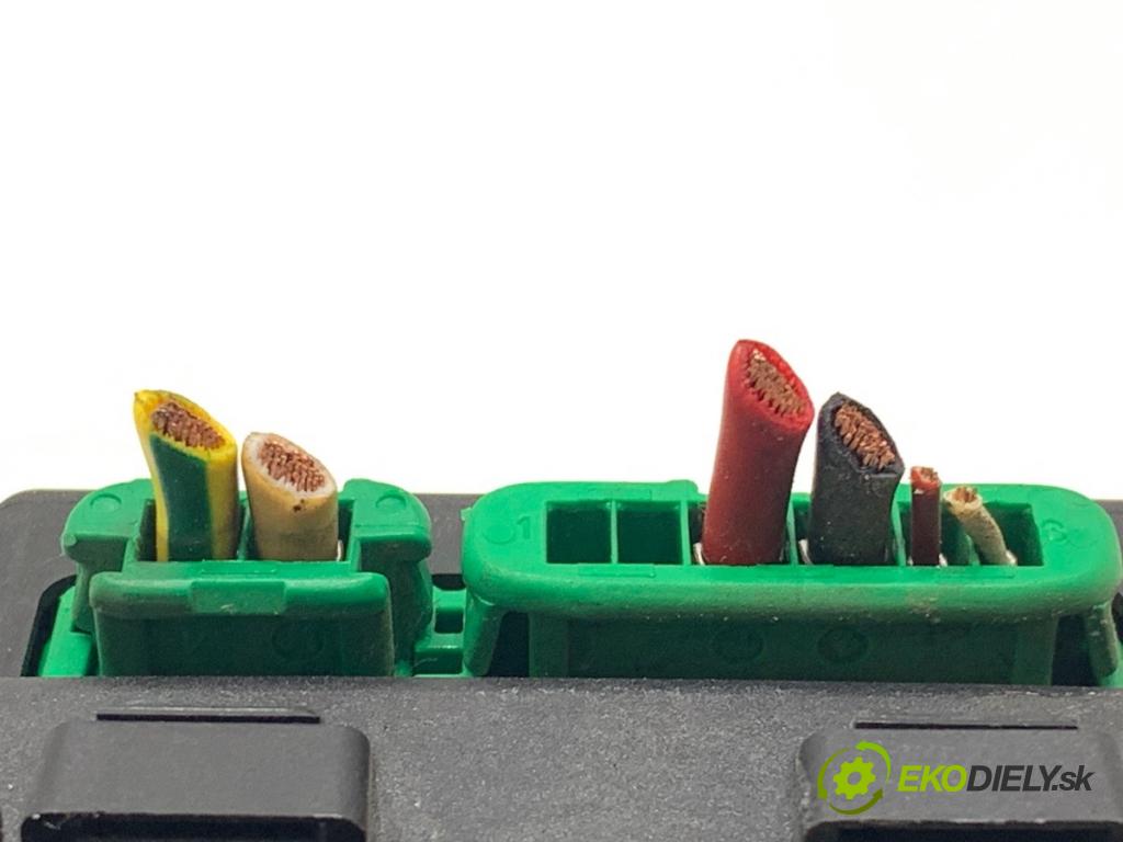 PEUGEOT 607 sedan 2001 98 kW 2.2 HDi 2179 odpor rezistor topení vzduchu 663530T/C (Odpor topení)