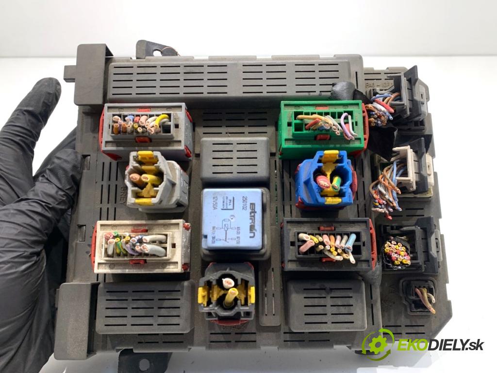 PEUGEOT 607 sedan 2001 98 kW 2.2 HDi 2179 Modul BSI 9641958680 (Poistková skrinka)